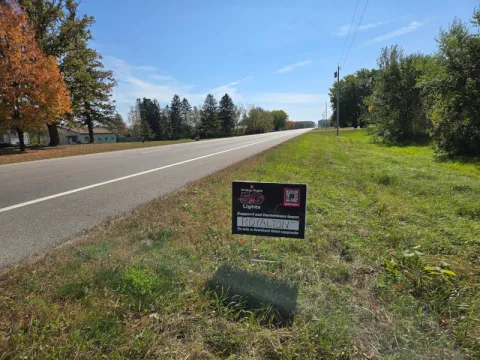 Sign asking people to vote for Royalton